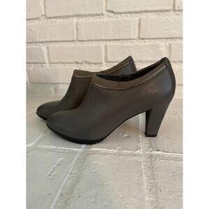Anne Klein Y2K Women's Dalayne Leather Gray Booties Shoe Size 10